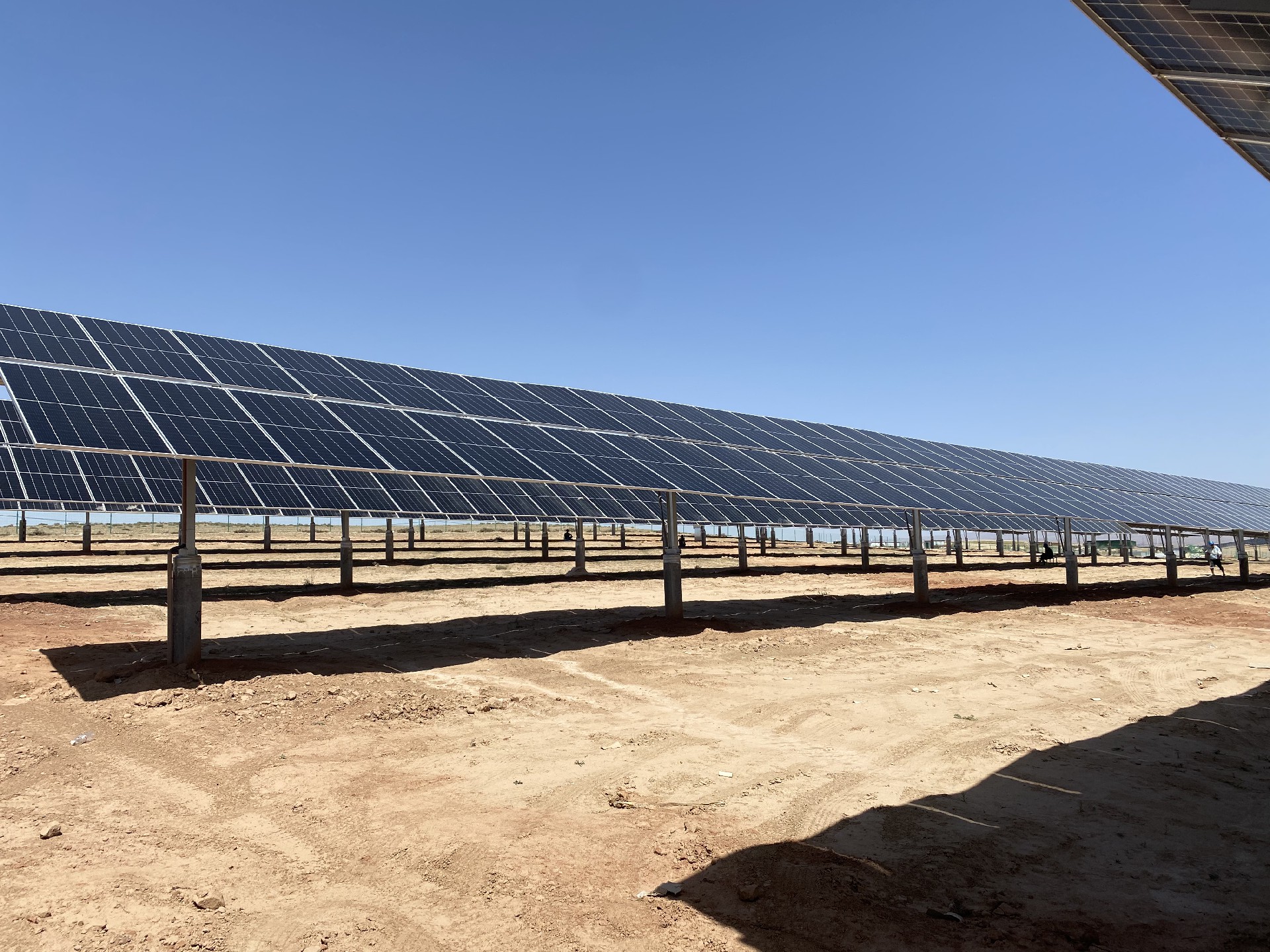 Xiri New Energy successfully delivered the tracking support system for China Resources - Anxin Jian 'an 200MWp composite photovoltaic power station project in Zhongning County
